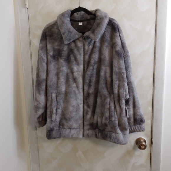Size Large Old Navy Fluffy Jacket Full Zipper 2 Pockets Grey - Picture 1 of 9